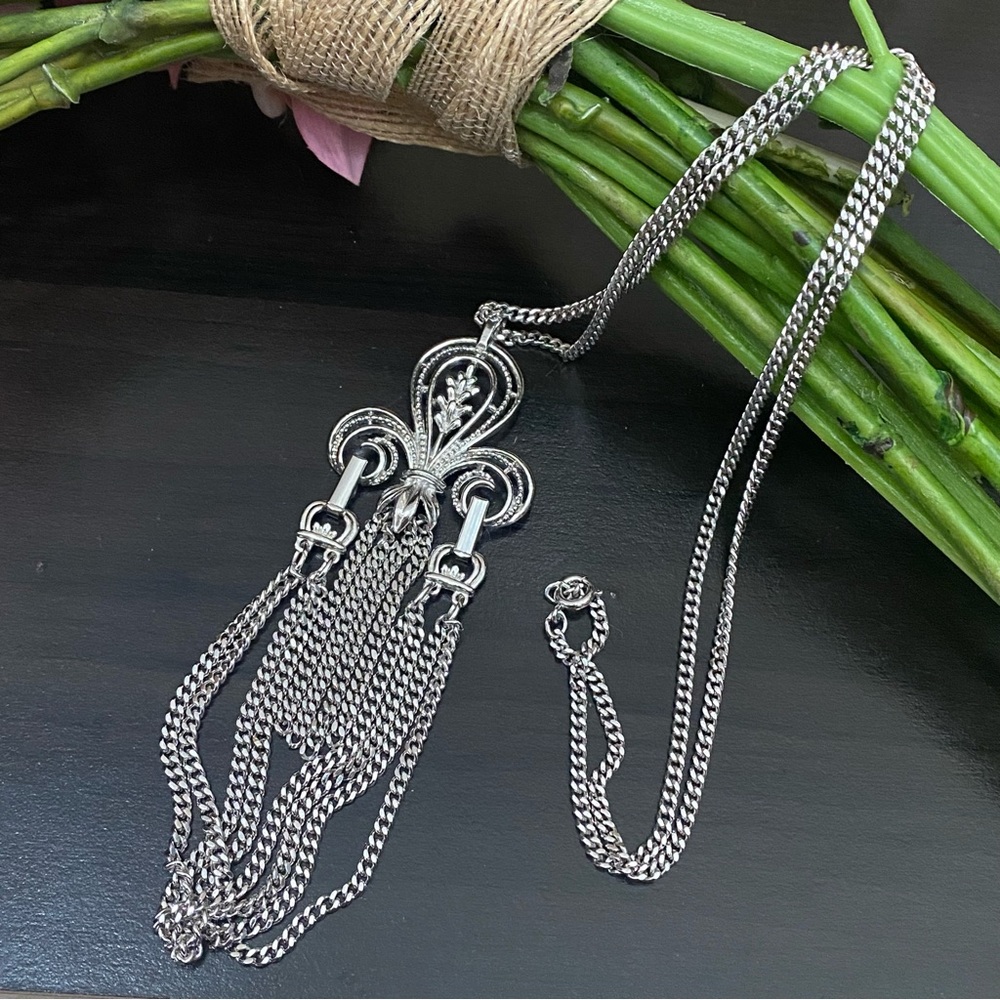 70s SARAH COVENTRY Grecian Silver-tone Fleur De Lis Tassel Draped Chain Necklace